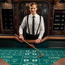 Tampilan blackjack live-dealer di aplikasi mobile hitamqq